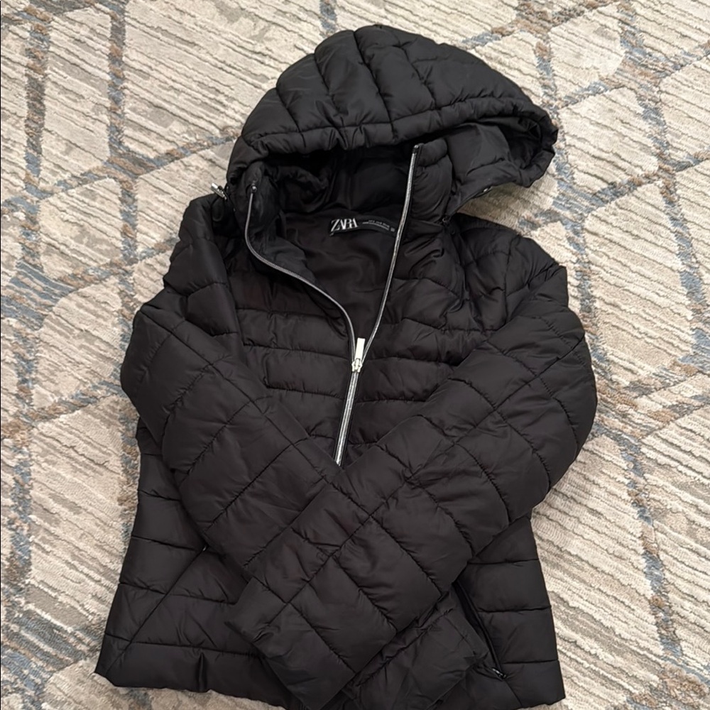 Zara Women's Black Puffer Jacket